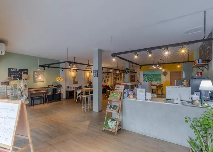 Folk Poshtel Silom